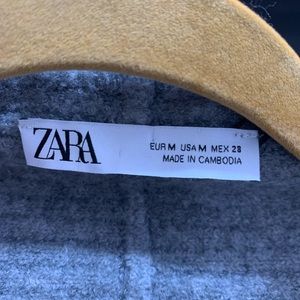 Zara; grey sweater; (M)